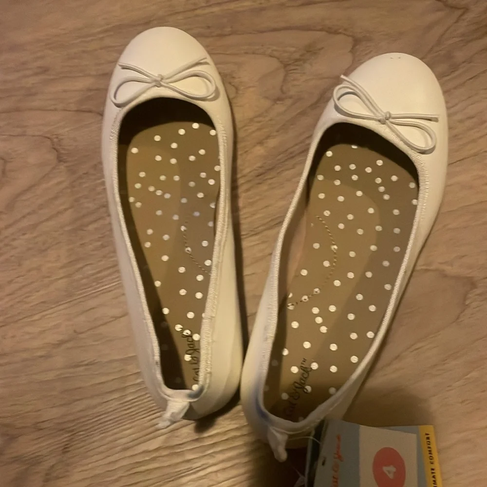 Cat and Jack white Ballet Flats with Bow size 4 new
